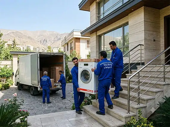 تیم حمل بار سمساری در زعفرانیه در حال جا به جایی ایمن ماشین لباسشویی از پله های ویلا